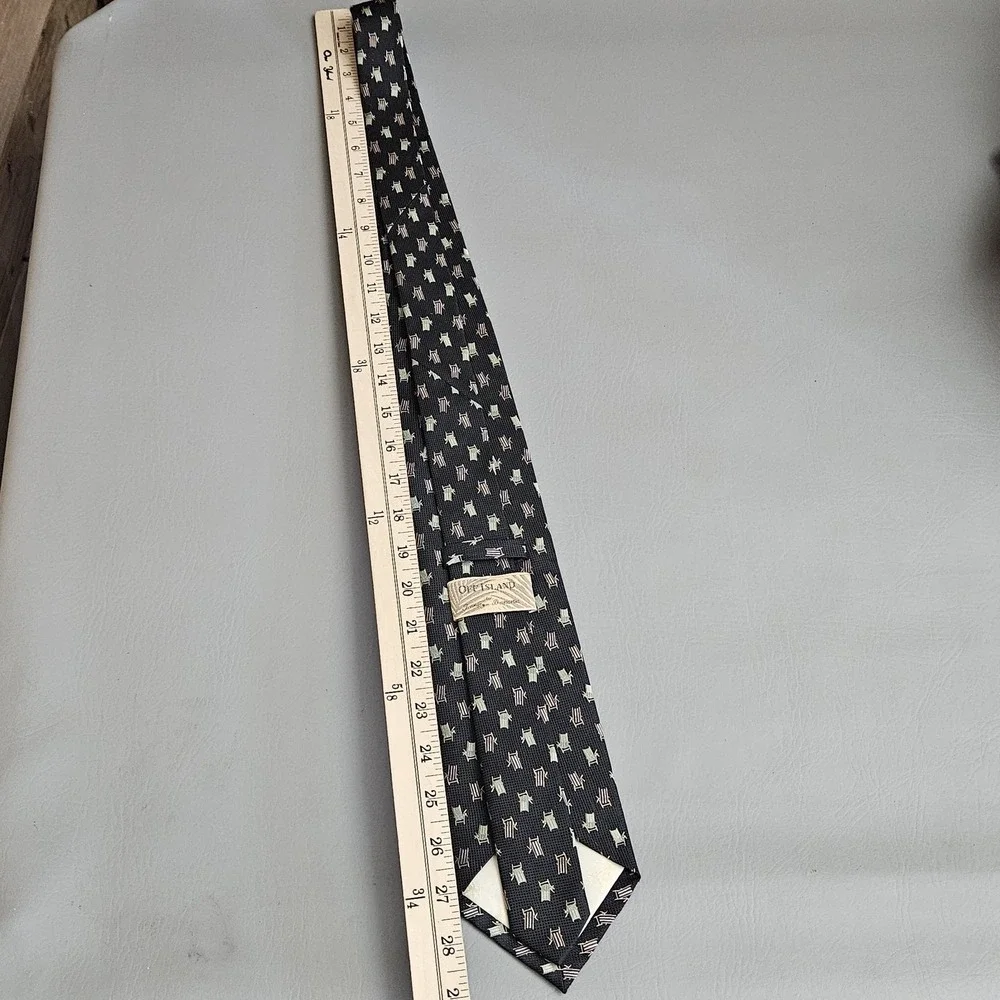 Tommy Bahama Off Island Necktie Mens TieBlack Silk Deck Chair Beach‎ Pattern